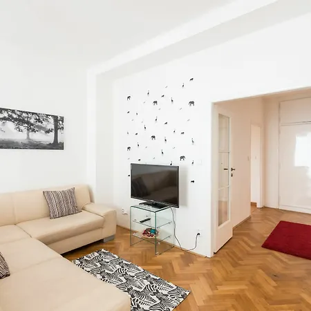 U Nemocenske Pojistovny Apartment Prague