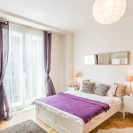 U Nemocenske Pojistovny Apartment Prague